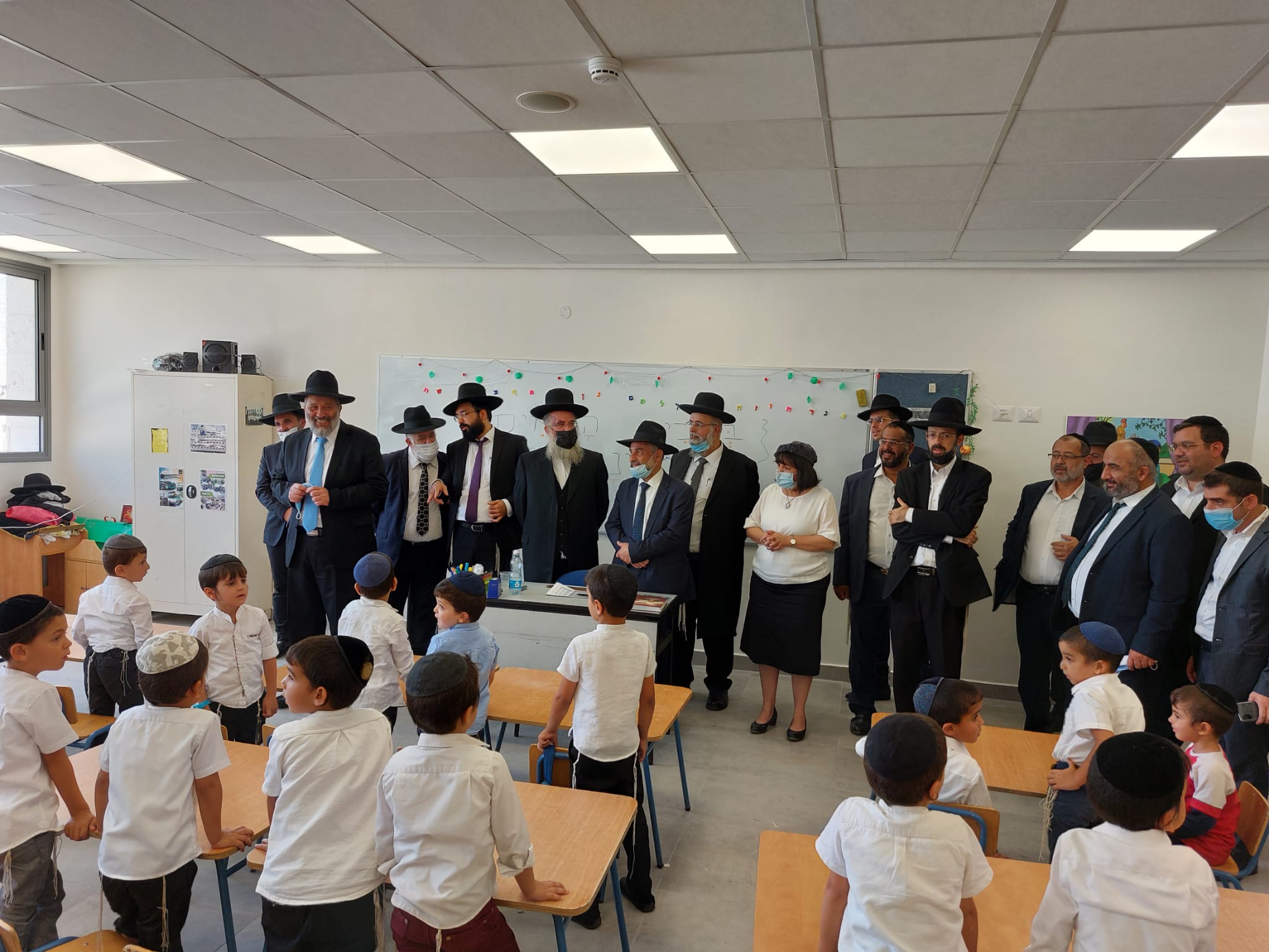 יו"ר תנועת ש"ס וראש העיר ביקרו במוסדות החינוך