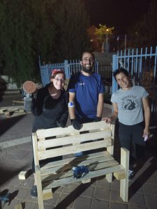 מייצרים עתיד: סדנאות הנגרות של חדר המייקרים העירוני משפרות את פני העיר